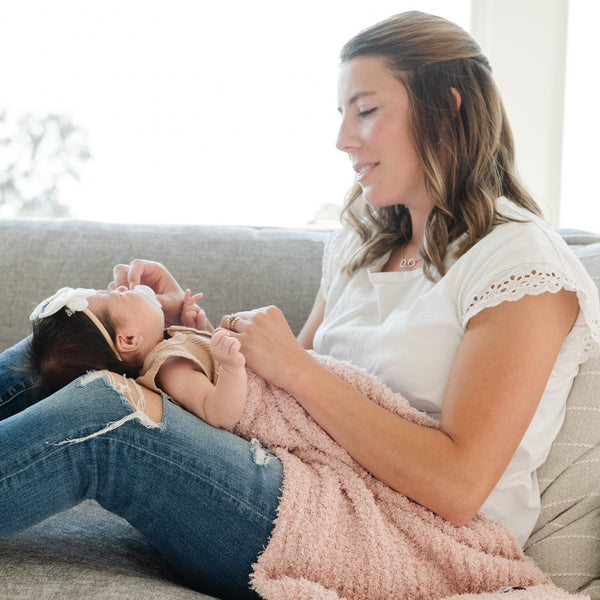 Mom soothing baby girl with comforting light pink Cameo RIBBED BAMBONI MINI BLANKETS - Saranoni