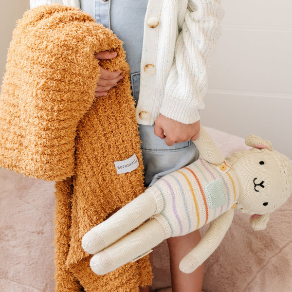 Little girl's stuffed animal and beautiful Golden RIBBED BAMBONI TODDLER BLANKETS - Saranoni