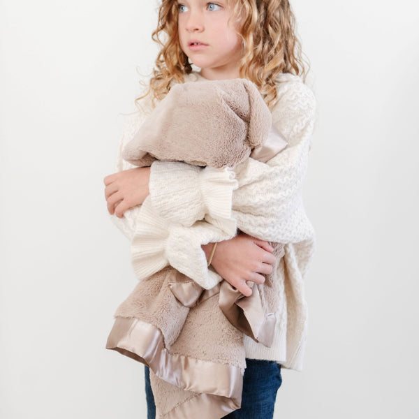 Saranoni toddler blanket, offering a velvety-smooth touch and soothing warmth, ideal for comforting your little one.