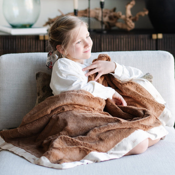 Plush and cozy Saranoni toddler blanket, designed to provide a gentle, snuggly embrace.