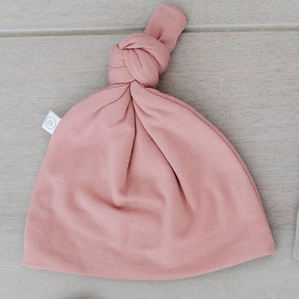 Adorable stretchy baby girl hat in color rosy pink - Saranoni